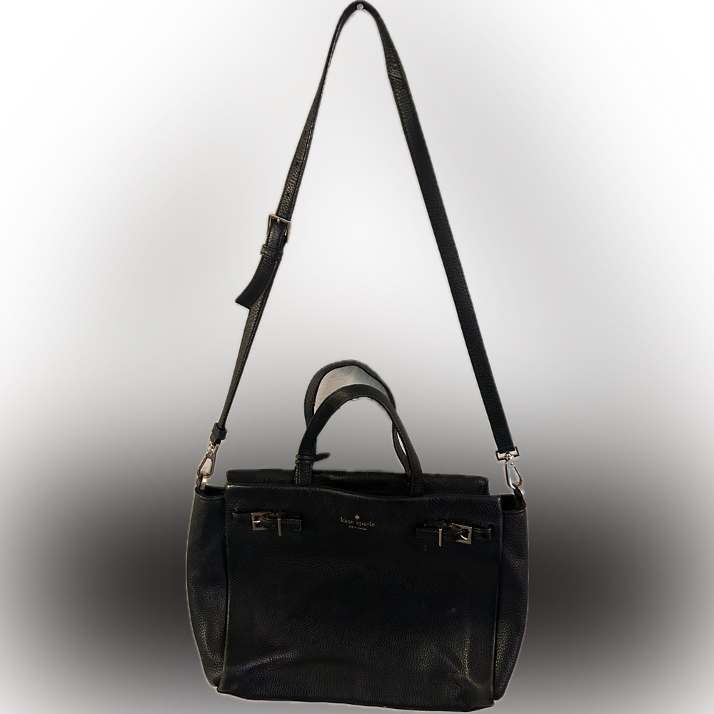 Kate spade crossbody leather purse.
